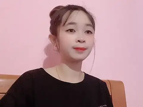 Snapshot of Suna7383 chatting on 10/23/25, 05:23 Suna7383 online show from 10/23/25, 05:23