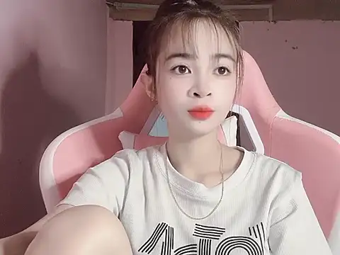 Snapshot of Suna7383 chatting on 11/13/25, 03:55 Suna7383 online show from 11/13/25, 03:55