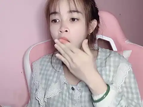 Snapshot of Suna7383 chatting on 12/17/25, 05:08 Suna7383 online show from 12/17/25, 05:08