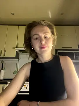 MartaLuna  online show from 12/13/25, 08:04