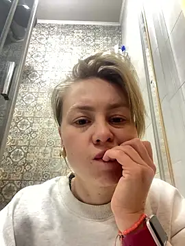 Snapshot of MartaLuna_ chatting on 01/18/26, 05:50 MartaLuna online show from 01/18/26, 05:50