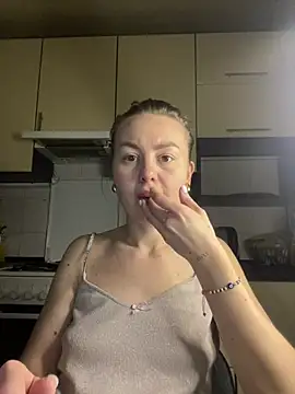 Snapshot of MartaLuna_ chatting on 02/01/26, 09:13 MartaLuna online show from 02/01/26, 09:13