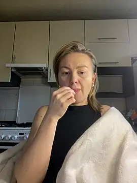 Snapshot of MartaLuna_ chatting on 02/03/26, 02:22 MartaLuna online show from 02/03/26, 02:22