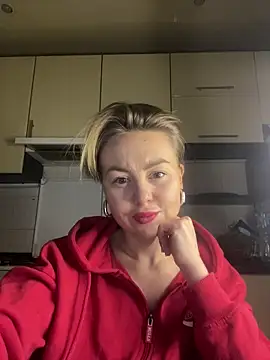 Snapshot of MartaLuna_ chatting on 02/05/26, 10:25 MartaLuna online show from 02/05/26, 10:25