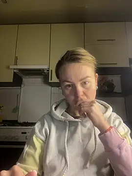 Snapshot of MartaLuna_ chatting on 02/07/26, 09:07 MartaLuna online show from 02/07/26, 09:07