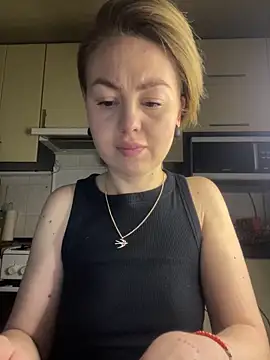 Snapshot of MartaLuna_ chatting on 02/15/26, 03:31 MartaLuna online show from 02/15/26, 03:31