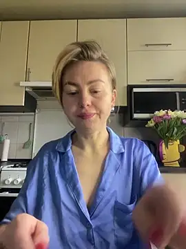 Snapshot of MartaLuna_ chatting on 02/16/26, 10:00 MartaLuna online show from 02/16/26, 10:00