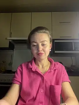 Snapshot of MartaLuna_ chatting on 02/17/26, 08:59 MartaLuna online show from 02/17/26, 08:59