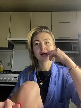 Snapshot of MartaLuna_ chatting on 02/20/26, 01:22 MartaLuna online show from 02/20/26, 01:22