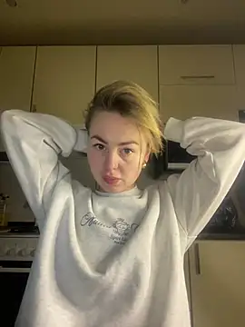 Snapshot of MartaLuna_ chatting on 02/21/26, 03:35 MartaLuna online show from 02/21/26, 03:35