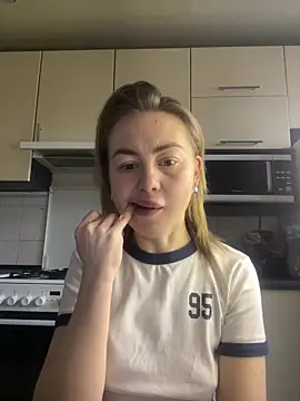 Snapshot of MartaLuna_ chatting on 02/25/26, 10:47 MartaLuna online show from 02/25/26, 10:47