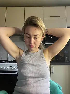 Snapshot of MartaLuna_ chatting on 02/26/26, 08:02 MartaLuna online show from 02/26/26, 08:02