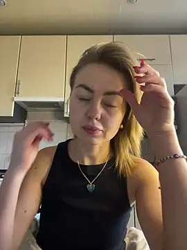 Snapshot of MartaLuna_ chatting on 02/27/26, 12:16 MartaLuna online show from 02/27/26, 12:16