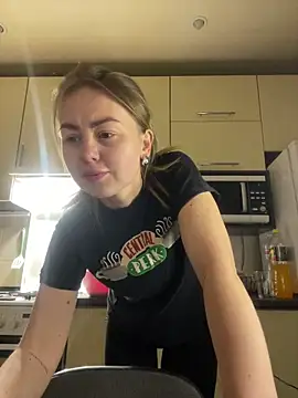 Snapshot of MartaLuna_ chatting on 03/01/26, 06:43 MartaLuna online show from 03/01/26, 06:43