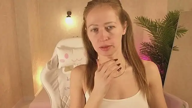 bella li   online show from 10/19/25, 01:06