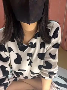 Snapshot of yunmeng000 chatting on 11/06/25, 01:12 yunmeng000 online show from 11/06/25, 01:12