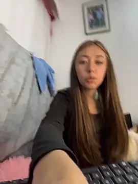 Snapshot of kimmy_vegga2 chatting on 11/13/25, 04:33 kimmy vegga2 online show from 11/13/25, 04:33