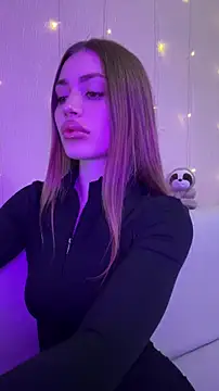 Elizabeth Tay online show from 12/15/25, 06:23