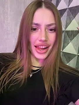 Elizabeth Tay online show from 03/18/26, 06:33