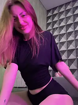 Elizabeth Tay online show from 04/08/26, 06:41