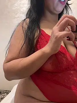 lara9Qouin online show from 04/08/26, 10:54