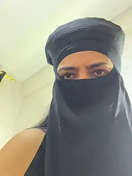 lara9Qouin online show from 04/16/26, 09:43