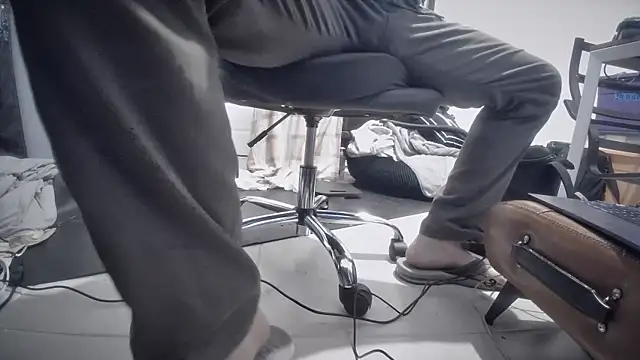 jasoncali305 online show from 11/22/25, 07:35