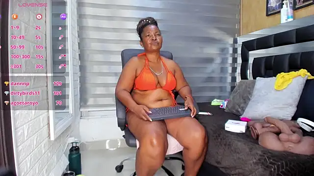 Snapshot of sheyla__ebony chatting on 02/27/26, 10:21 sheyla ebony online show from 02/27/26, 10:21