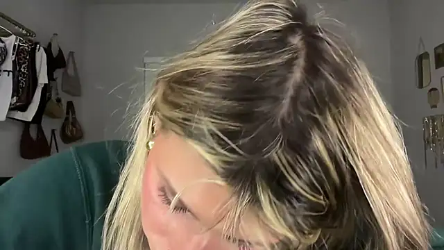 Snapshot of AnnGrayson chatting on 10/29/25, 12:24 AnnGrayson online show from 10/29/25, 12:24