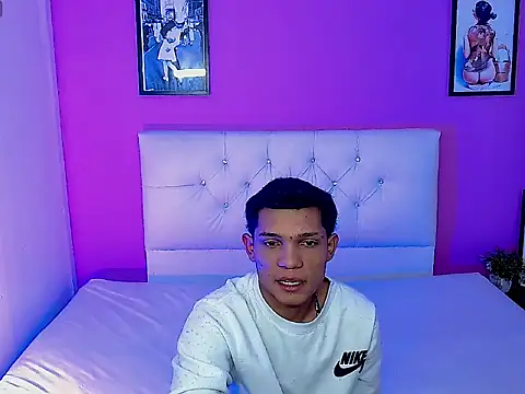 Snapshot of EL_VENEZOLANO_22CM chatting on 09/22/25, 05:42 EL VENEZOLANO 22CM online show from 09/22/25, 05:42