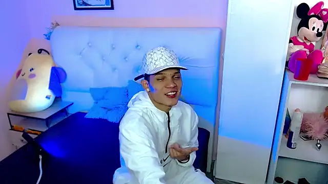 Snapshot of EL_VENEZOLANO_22CM chatting on 10/03/25, 07:33 EL VENEZOLANO 22CM online show from 10/03/25, 07:33