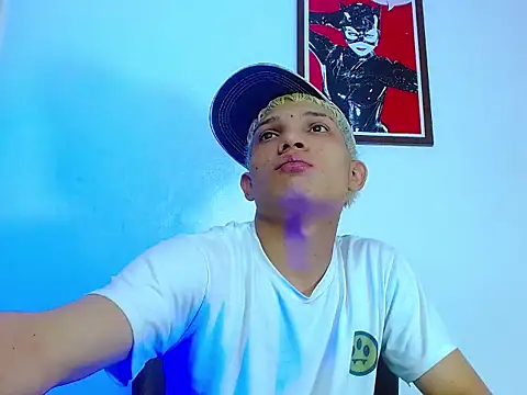 Snapshot of EL_VENEZOLANO_22CM chatting on 10/28/25, 04:49 EL VENEZOLANO 22CM online show from 10/28/25, 04:49