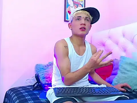 Snapshot of EL_VENEZOLANO_22CM chatting on 11/09/25, 04:55 EL VENEZOLANO 22CM online show from 11/09/25, 04:55