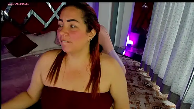 alexiaystive3 online show from 10/13/25, 03:56