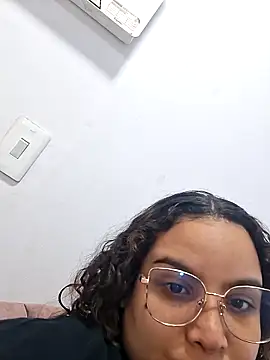 Aliciabloom online show from 11/16/25, 06:46