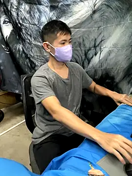 Snapshot of hayato1995 chatting on 09/17/25, 12:51 hayato1995 online show from 09/17/25, 12:51