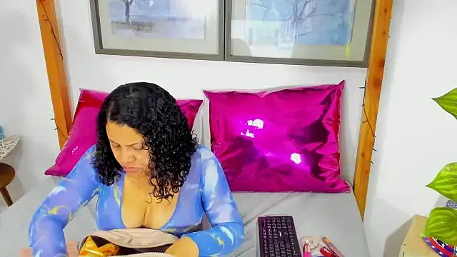 ElianaCollins online show from 11/16/25, 02:17