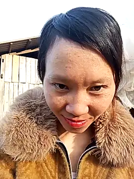 bonnie-00 online show from 12/17/25, 09:04