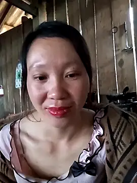 bonnie-00 online show from 12/18/25, 01:00