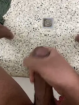 Snapshot of ali__ali210 chatting on 12/16/25, 11:10 ali ali210 online show from 12/16/25, 11:10