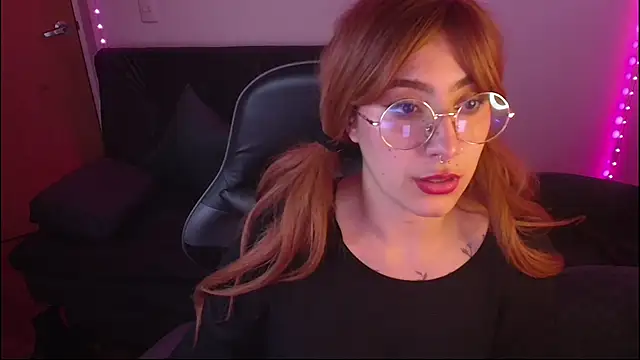 Snapshot of Miacatsito3 chatting on 09/30/25, 01:54 Miacatsito3 online show from 09/30/25, 01:54