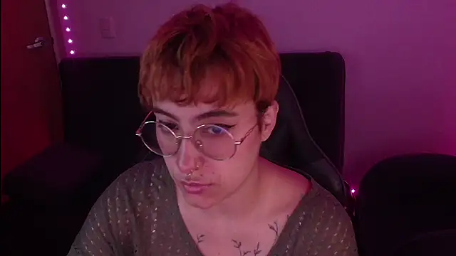 Snapshot of Miacatsito3 chatting on 10/01/25, 03:34 Miacatsito3 online show from 10/01/25, 03:34