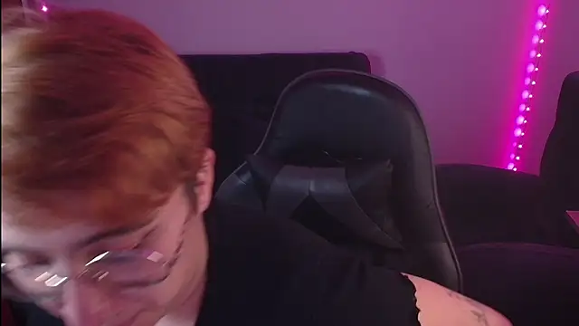 Snapshot of Miacatsito3 chatting on 10/04/25, 02:20 Miacatsito3 online show from 10/04/25, 02:20