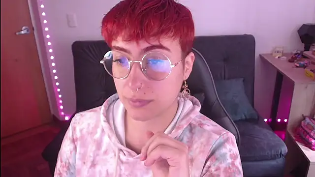 Snapshot of Miacatsito3 chatting on 10/09/25, 05:00 Miacatsito3 online show from 10/09/25, 05:00