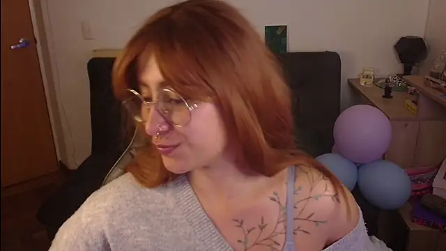 Snapshot of Miacatsito3 chatting on 10/28/25, 11:18 Miacatsito3 online show from 10/28/25, 11:18