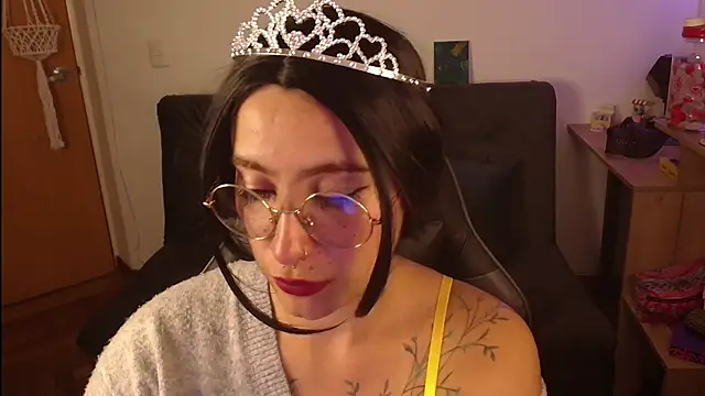 Snapshot of Miacatsito3 chatting on 10/30/25, 01:18 Miacatsito3 online show from 10/30/25, 01:18