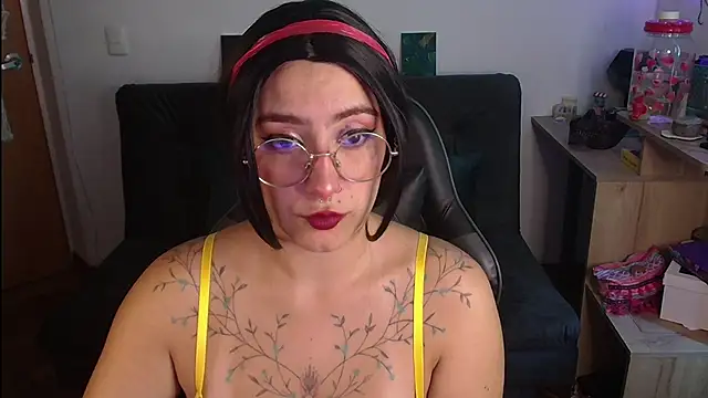 Snapshot of Miacatsito3 chatting on 10/30/25, 09:37 Miacatsito3 online show from 10/30/25, 09:37