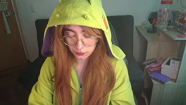 Snapshot of Miacatsito3 chatting on 11/07/25, 08:42 Miacatsito3 online show from 11/07/25, 08:42