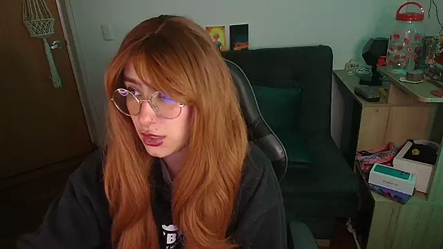 Snapshot of Miacatsito3 chatting on 11/14/25, 04:44 Miacatsito3 online show from 11/14/25, 04:44