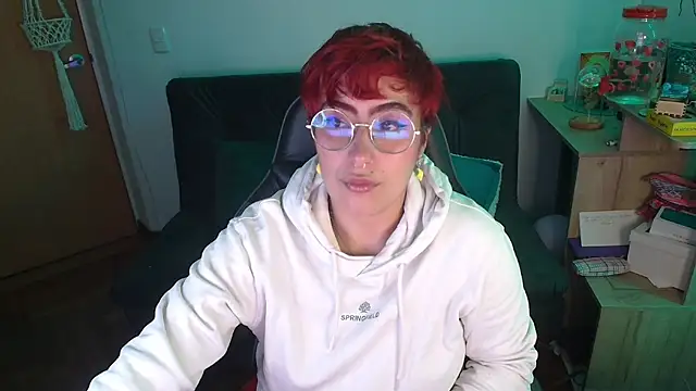 Snapshot of Miacatsito3 chatting on 12/17/25, 03:45 Miacatsito3 online show from 12/17/25, 03:45